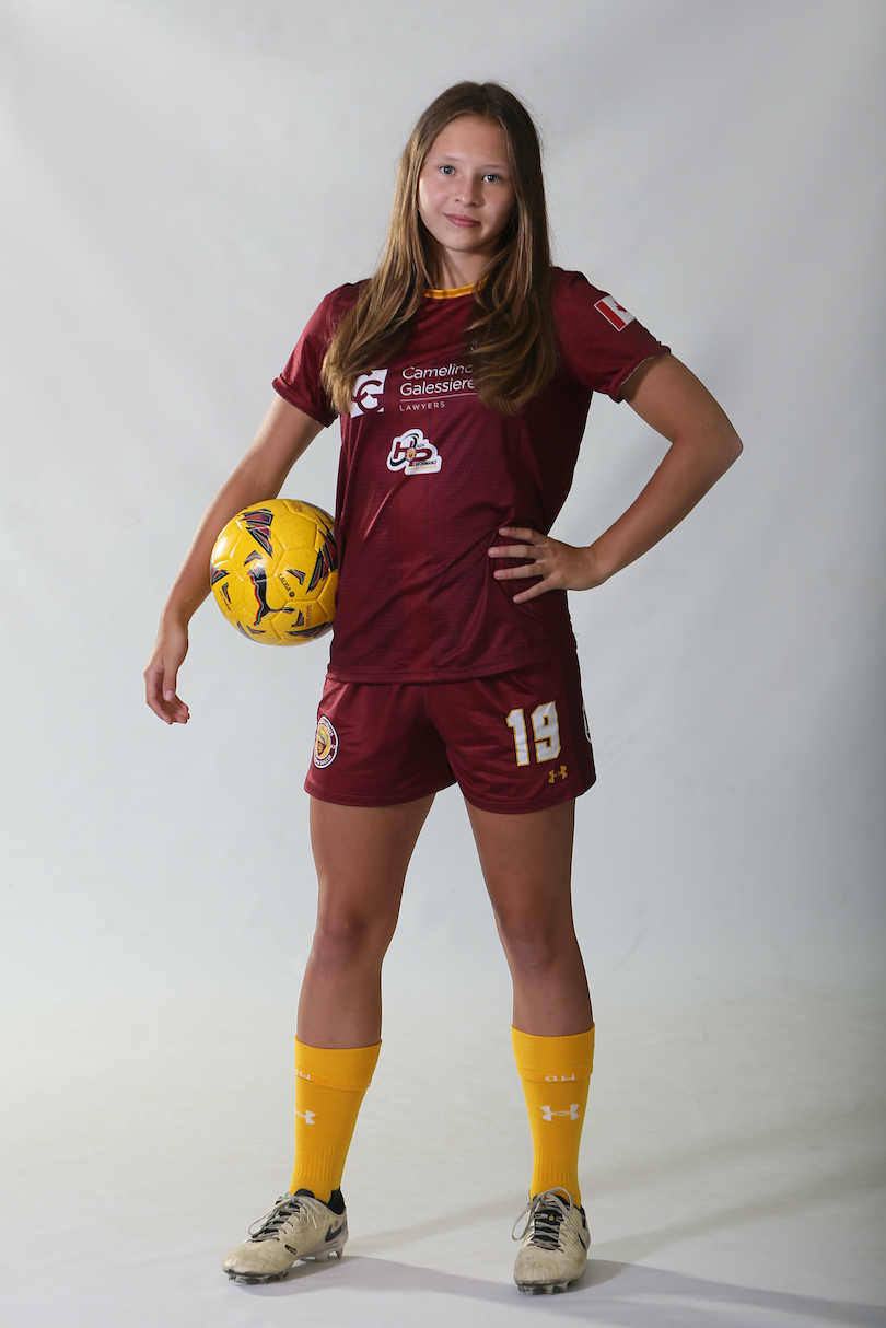 19 Mackenzie KIKKERT